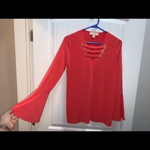 4️⃣0️⃣ One of a kind gorgeous Michael Kors blouse.